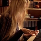 MelissaHotwife @hotwife_melissa Leaked OnlyFans 

 profile picture